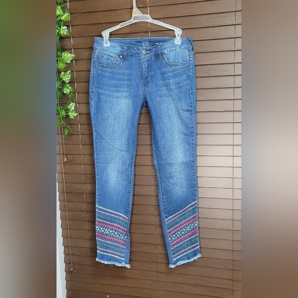 Crown & Ivy Skinny Cropped Embroidered Mid-rise Women's Jeans size 4R